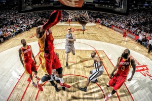 欧宝电竞-詹姆斯新星惊险取胜表现惊艳，独行侠未来可期！